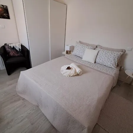 Ninho Andorinhas בית הארחה