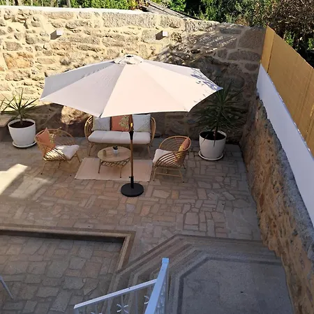 Ninho Andorinhas בית הארחה 4*