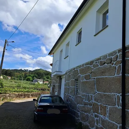 Ninho Andorinhas בית הארחה