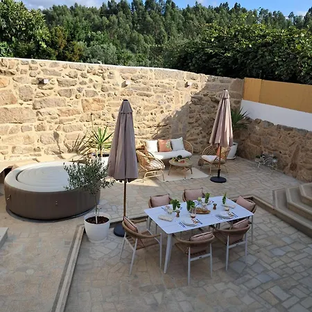 Ninho Andorinhas בית הארחה 4*